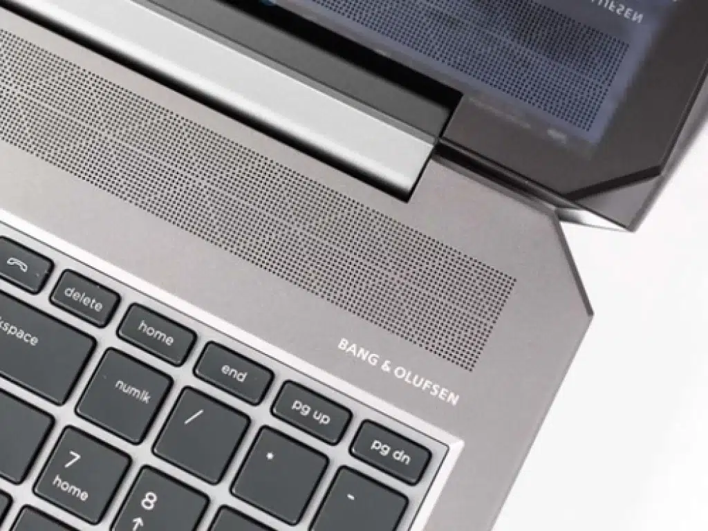 HP ZBOOK 15U G5 | CORE I7 8850H 2.59 GHZ | 32 GB RAM | 1TB SSD | 4GB GRAPHIC | 15.6 INCH | WIN 11 - Image 3